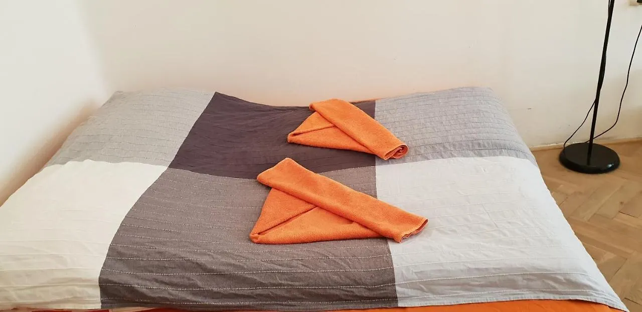 Opletalova Apt 0*, Prága Csehország